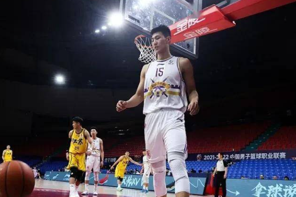 CBA一個賽季要打多少場比賽？