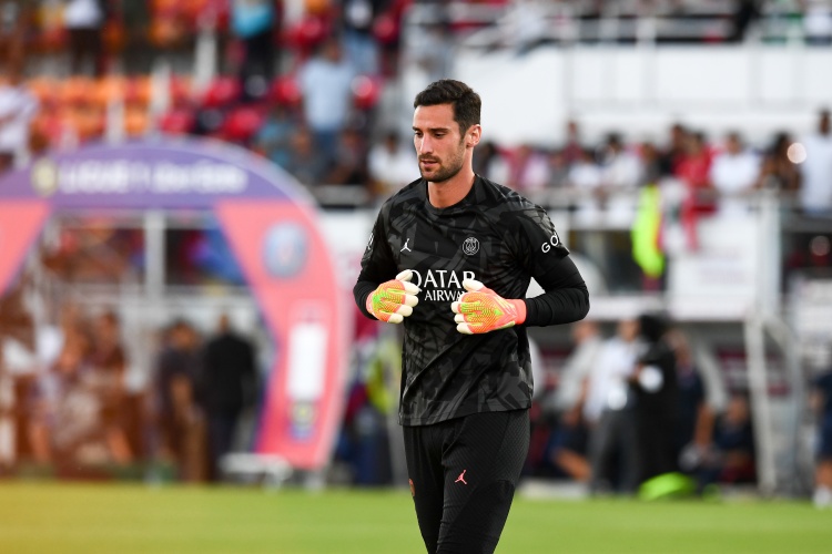 記者：里科墜馬近一年后終于恢復(fù)訓(xùn)練，預(yù)計月底可以回歸巴黎合練