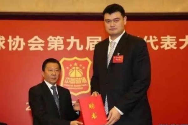 姚明什么時候擔(dān)任的籃協(xié)主席？